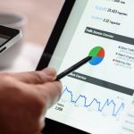 年利回り5%を実現する投資戦略とポートフォリオを紹介。株式50債権50の保守的なポートフォリオで暴落対策